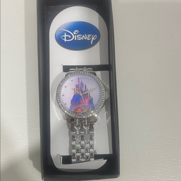 NWT OFFICIALLY LICENSED DISNEY WATCH- For the Disney Lover: Disney - Picture 4 of 7